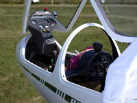 Das Cockpit einer ASH-25