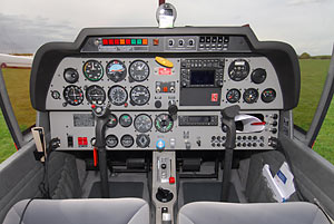 Das Cockpit der DR-400