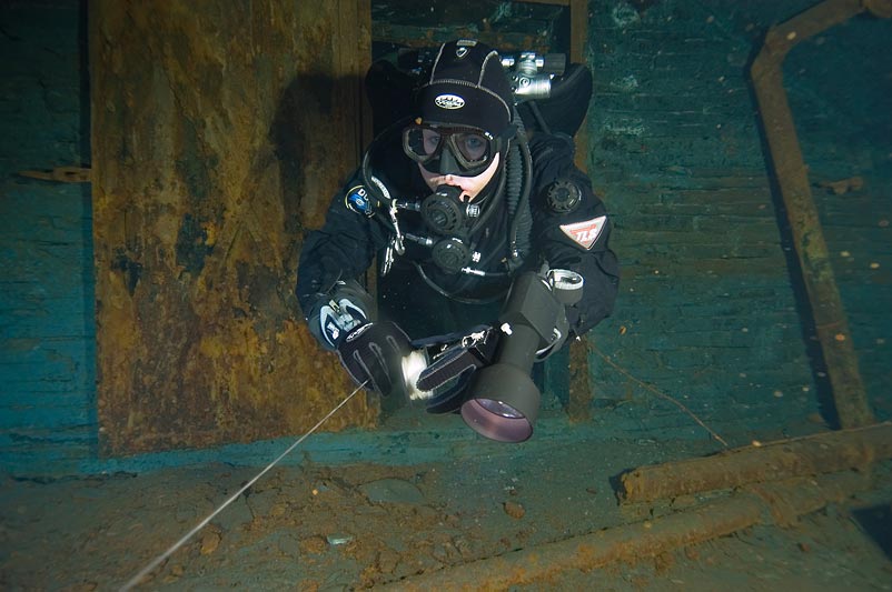 Höhlentauchen in der Schiefergrube Christine im Januar 2009