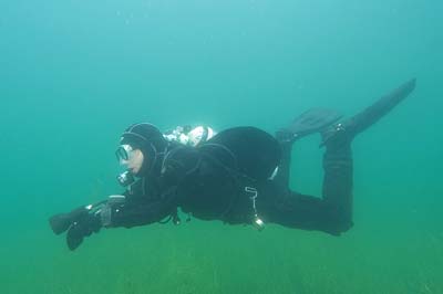 bei gutem Trim sollte die Wasserlage so horizontal wie möglich und die Flossen der höchste Punkt sein